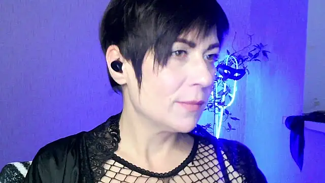 Ashley Brookss online show from 11/28/25, 04:51