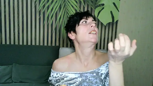 Ashley Brookss online show from 10/24/25, 08:52