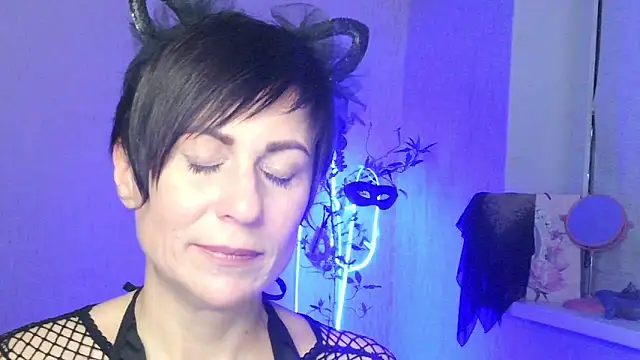 Ashley Brookss online show from 11/15/25, 09:30