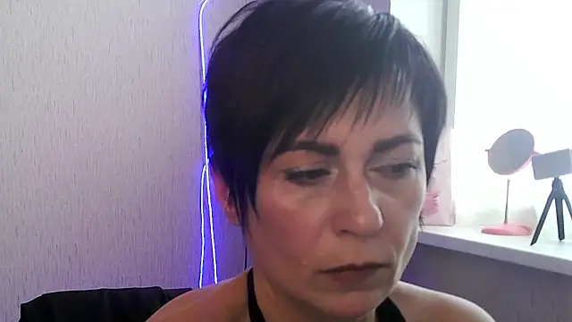 Ashley Brookss online show from 11/11/25, 09:48