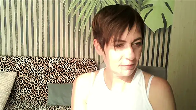 Ashley Brookss online show from 10/11/25, 07:42