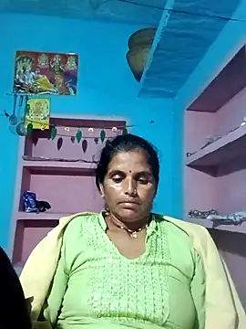 Snapshot of Mohni_cute chatting on 10/31/25, 04:03 Mohni cute online show from 10/31/25, 04:03