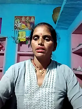 Snapshot of Mohni_cute chatting on 10/26/25, 01:00 Mohni cute online show from 10/26/25, 01:00