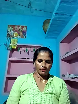 Snapshot of Mohni_cute chatting on 10/26/25, 12:44 Mohni cute online show from 10/26/25, 12:44