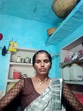 Snapshot of Mohni_cute chatting on 10/13/25, 11:23 Mohni cute online show from 10/13/25, 11:23