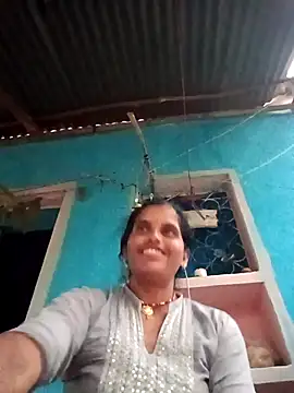 Snapshot of Mohni_cute chatting on 10/27/25, 01:06 Mohni cute online show from 10/27/25, 01:06