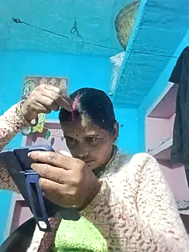 Snapshot of Mohni_cute chatting on 11/21/25, 01:04 Mohni cute online show from 11/21/25, 01:04