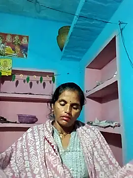 Snapshot of Mohni_cute chatting on 10/28/25, 01:17 Mohni cute online show from 10/28/25, 01:17