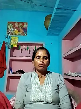 Snapshot of Mohni_cute chatting on 10/29/25, 03:22 Mohni cute online show from 10/29/25, 03:22