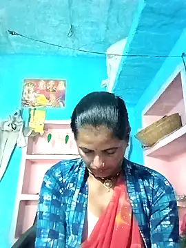 Snapshot of Mohni_cute chatting on 12/17/25, 02:05 Mohni cute online show from 12/17/25, 02:05