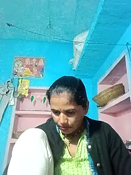 Snapshot of Mohni_cute chatting on 12/18/25, 01:44 Mohni cute online show from 12/18/25, 01:44