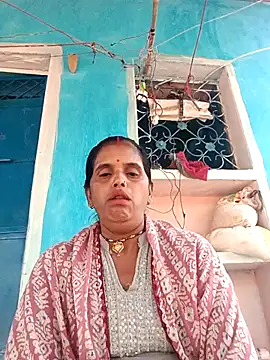 Snapshot of Mohni_cute chatting on 12/15/25, 08:31 Mohni cute online show from 12/15/25, 08:31