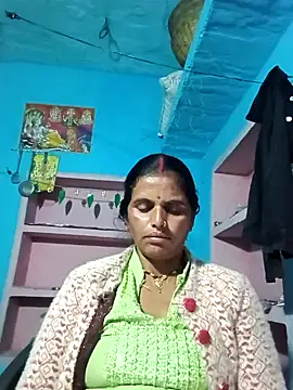 Snapshot of Mohni_cute chatting on 11/19/25, 04:07 Mohni cute online show from 11/19/25, 04:07