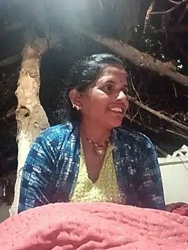 Snapshot of Mohni_cute chatting on 12/14/25, 01:34 Mohni cute online show from 12/14/25, 01:34