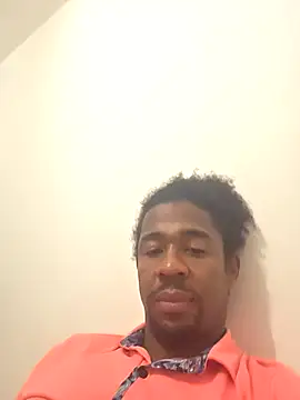 Snapshot of cracha chatting on 10/12/25, 12:01 cracha online show from 10/12/25, 12:01