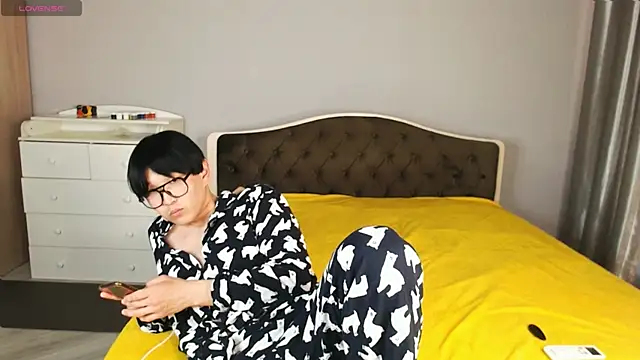 KaiChicken online show from 05/12/26, 03:29