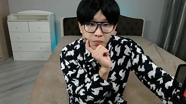 KaiChicken online show from 12/04/25, 09:25