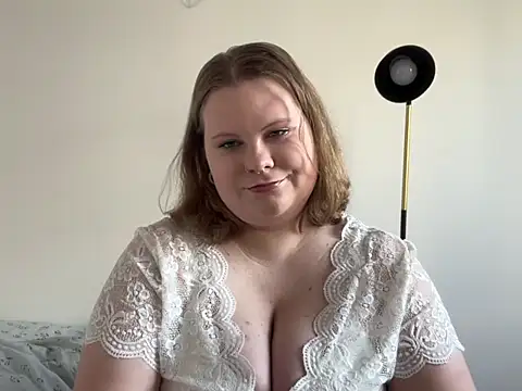 Snapshot of BriannaFlirty chatting on 10/22/25, 12:15 BriannaFlirty online show from 10/22/25, 12:15