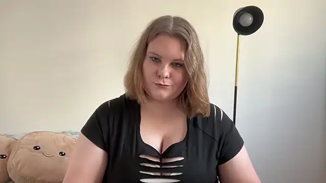 Snapshot of BriannaFlirty chatting on 10/29/25, 01:21 BriannaFlirty online show from 10/29/25, 01:21