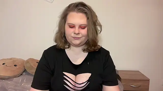 Snapshot of BriannaFlirty chatting on 12/16/25, 01:15 BriannaFlirty online show from 12/16/25, 01:15