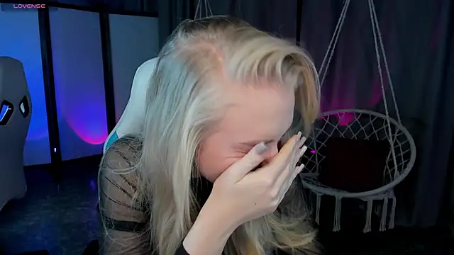 TessaGrays online show from 12/01/25, 10:27