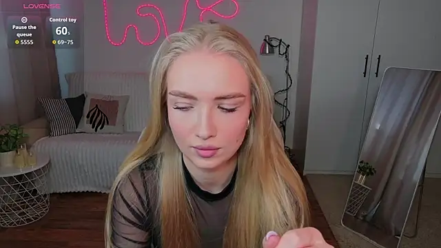 TessaGrays online show from 04/05/26, 12:01