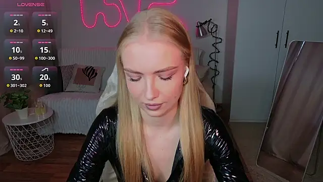 Snapshot of TessaGrays chatting on 04/27/26, 12:03 TessaGrays online show from 04/27/26, 12:03