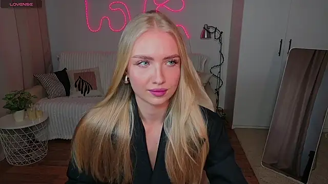 TessaGrays online show from 04/04/26, 09:49