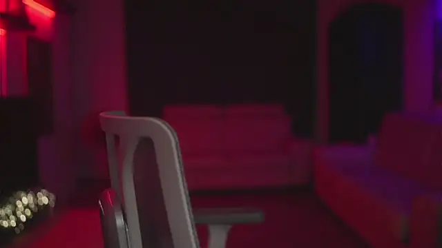 Snapshot of CandyStorm chatting on 11/28/25, 10:32 CandyStorm online show from 11/28/25, 10:32