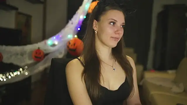 Snapshot of CandyStorm chatting on 10/28/25, 08:19 CandyStorm online show from 10/28/25, 08:19