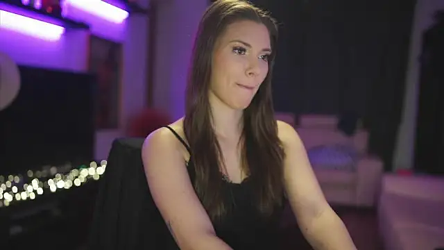 Snapshot of CandyStorm chatting on 10/23/25, 06:39 CandyStorm online show from 10/23/25, 06:39