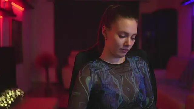 Snapshot of CandyStorm chatting on 11/24/25, 10:10 CandyStorm online show from 11/24/25, 10:10