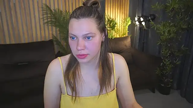 Snapshot of FuckMeDoll_ chatting on 10/02/25, 02:53 FuckMeDoll online show from 10/02/25, 02:53