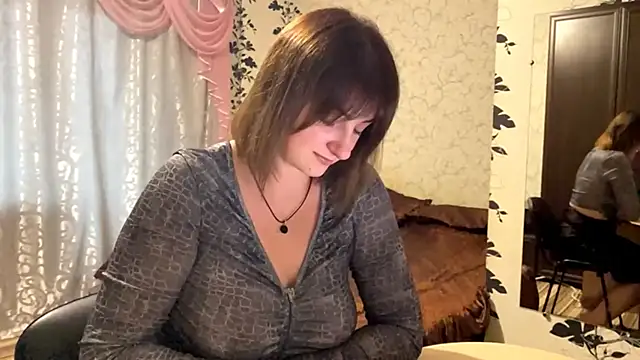 Snapshot of HoneyRose333 chatting on 10/10/25, 08:37 HoneyRose333 online show from 10/10/25, 08:37