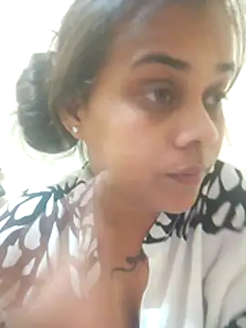 Snapshot of Naughtysilk chatting on 10/31/25, 12:18 Naughtysilk online show from 10/31/25, 12:18