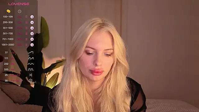 Snapshot of SweetCherryBlonde chatting on 10/09/25, 08:37 SweetCherryBlonde online show from 10/09/25, 08:37