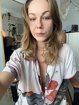 MiraLuna online show from 11/28/25, 01:22