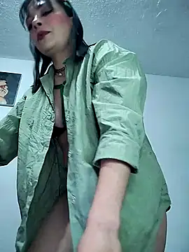 Snapshot of Valentina_Squirt- chatting on 10/21/25, 09:09 Valentina Squirt- online show from 10/21/25, 09:09