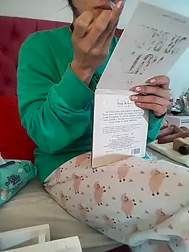 Snapshot of Valentina_Squirt- chatting on 11/27/25, 09:10 Valentina Squirt- online show from 11/27/25, 09:10