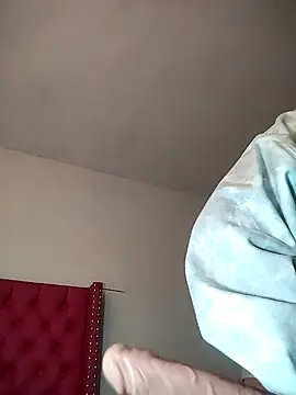 Snapshot of Valentina_Squirt- chatting on 11/30/25, 10:05 Valentina Squirt- online show from 11/30/25, 10:05