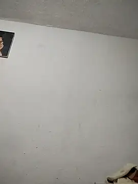 Snapshot of Valentina_Squirt- chatting on 10/19/25, 09:45 Valentina Squirt- online show from 10/19/25, 09:45