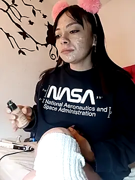 Snapshot of Valentina_Squirt- chatting on 11/21/25, 09:08 Valentina Squirt- online show from 11/21/25, 09:08