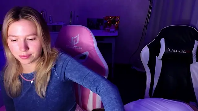 stefany and bettany online show from 12/01/25, 07:37