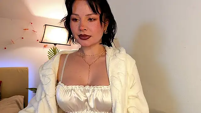 Snapshot of Me-Dea chatting on 11/16/25, 07:13 Me-Dea online show from 11/16/25, 07:13