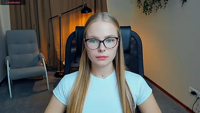 LibbyVenzeio online show from 10/02/25, 09:34