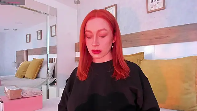 LucianaWainN online show from 11/18/25, 02:20