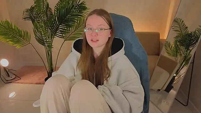 Snapshot of SirenaBlessing chatting on 11/11/25, 01:11 SirenaBlessing online show from 11/11/25, 01:11