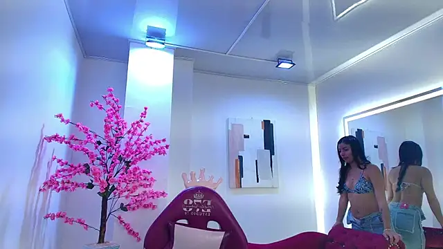 Gabriela milani online show from 11/10/25, 07:19