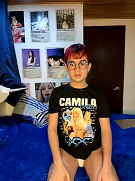 Snapshot of MmCat1 chatting on 11/02/25, 03:22 MmCat1 online show from 11/02/25, 03:22