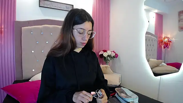 MarinetteLux online show from 03/25/26, 08:30